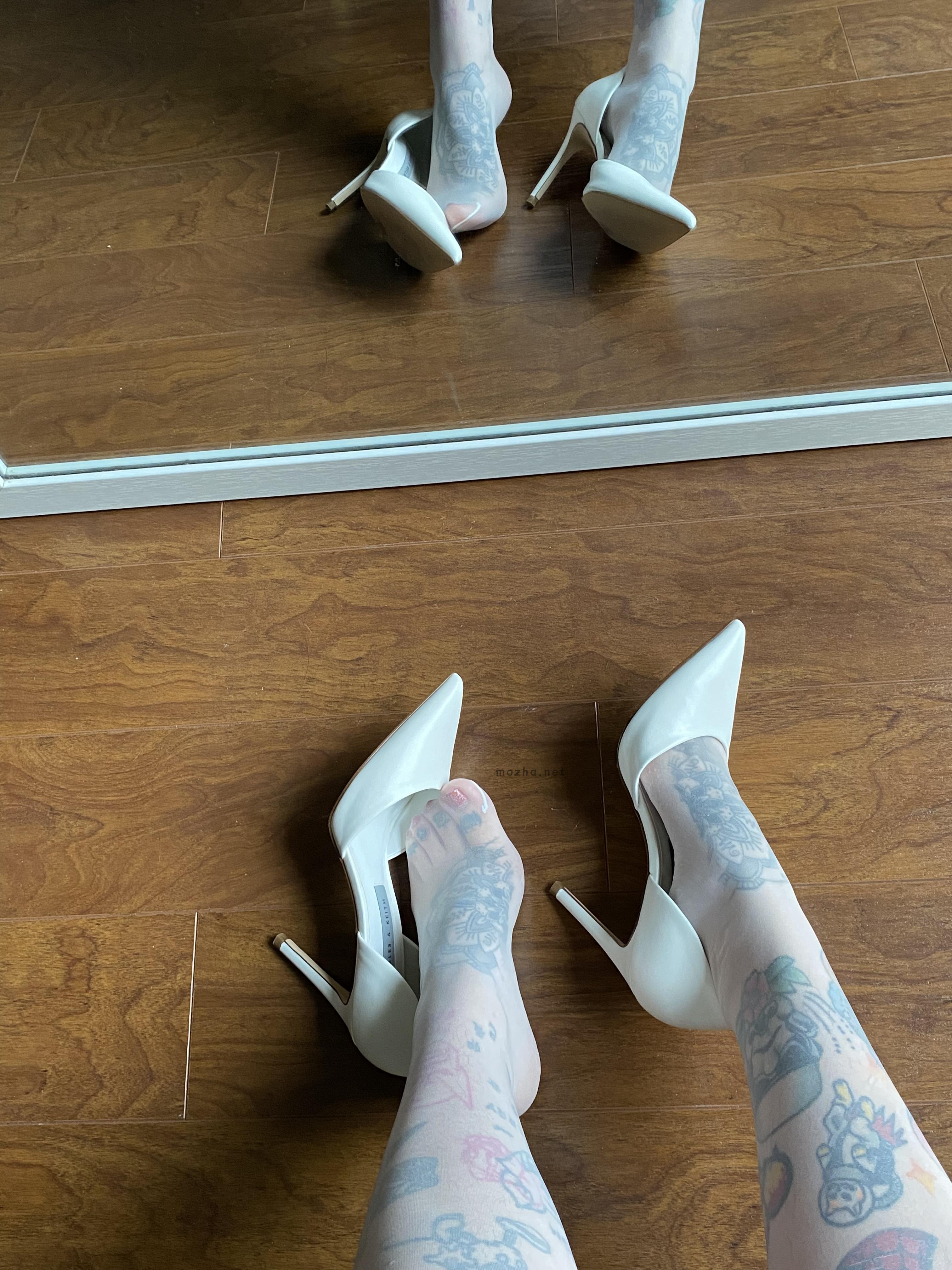 卡通百科老王 – 白丝男友衬衫【49P】